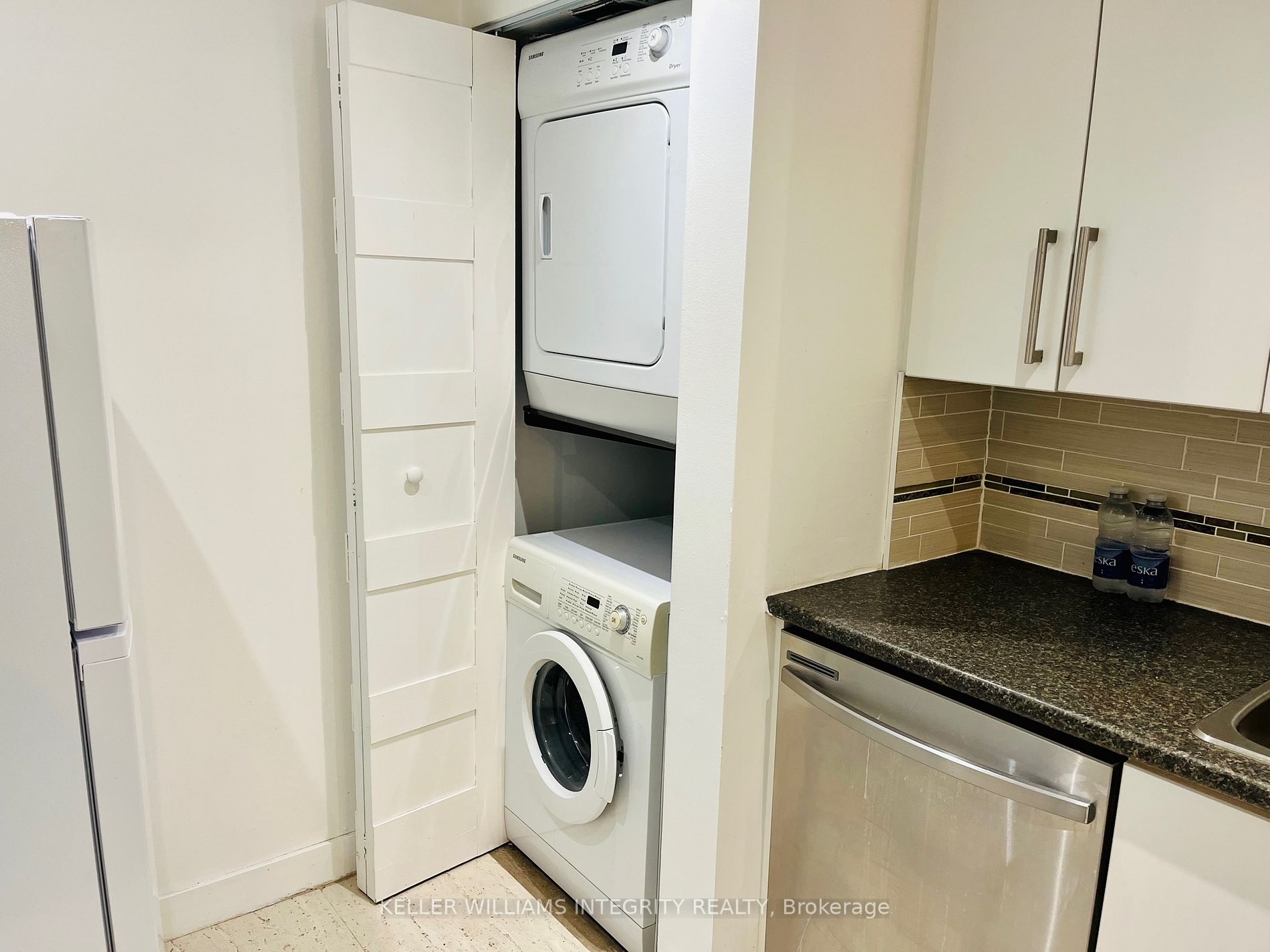 1001 Bay St, #406