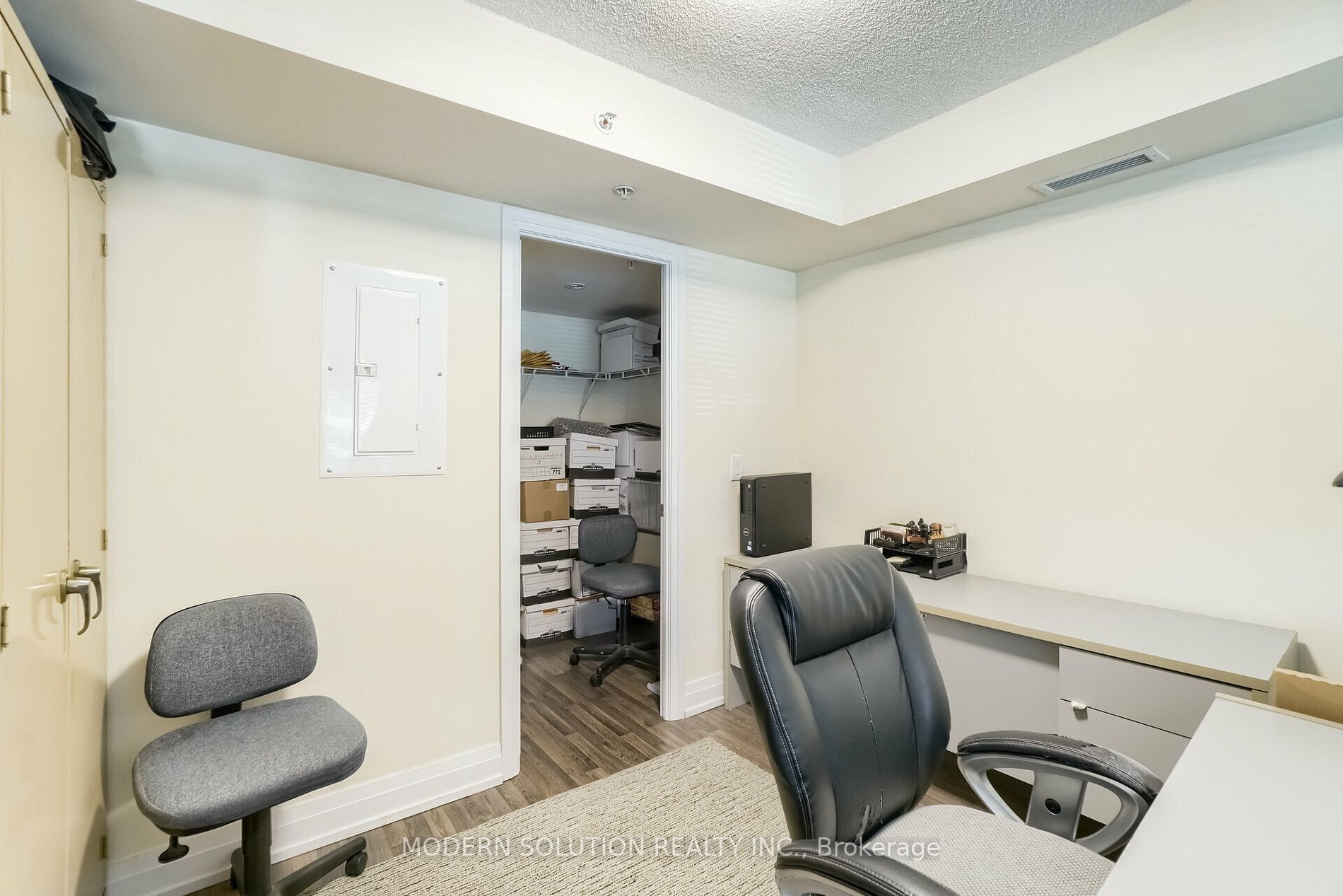 555 Wilson Ave W, #E109