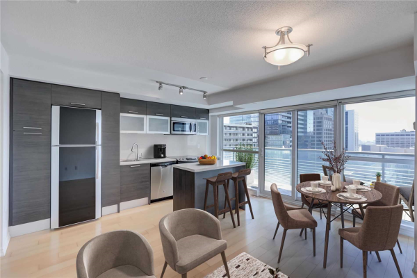 386 Yonge St, Toronto