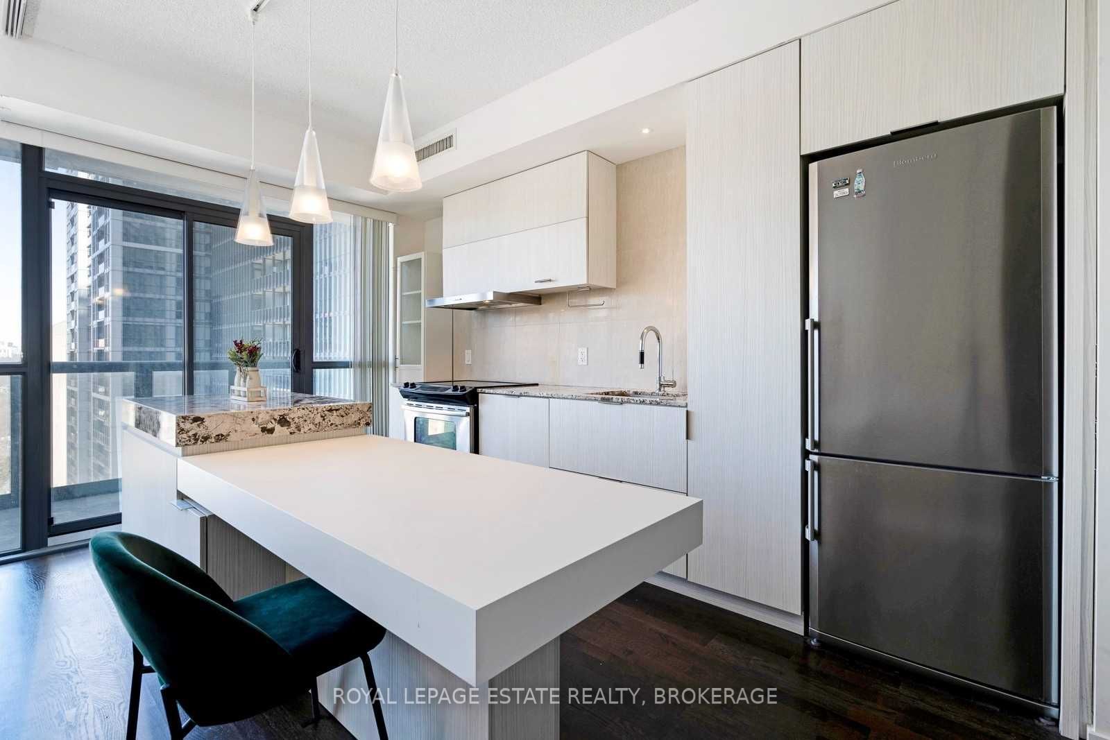 101 Charles St E, #1909