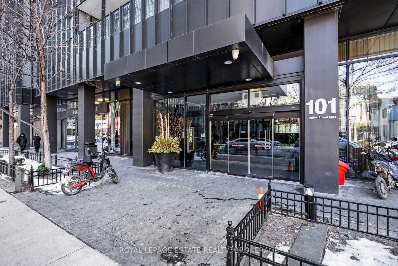 101 Charles St E, #1909