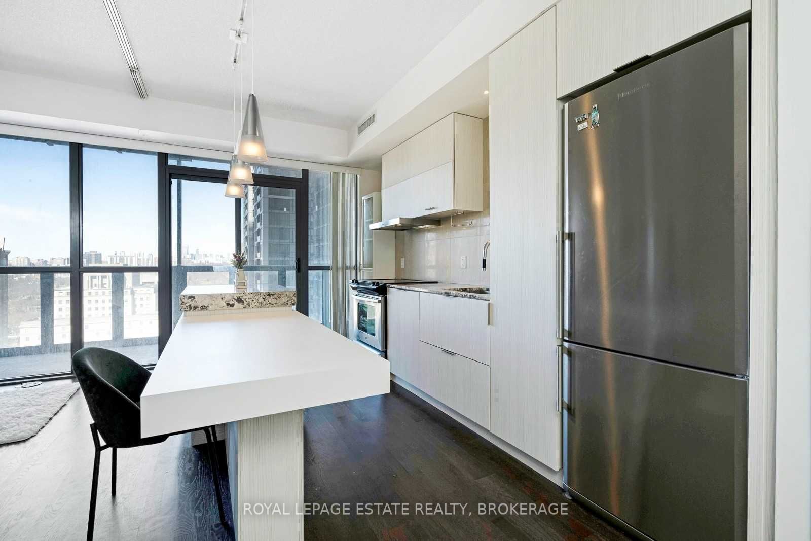 101 Charles St E, #1909
