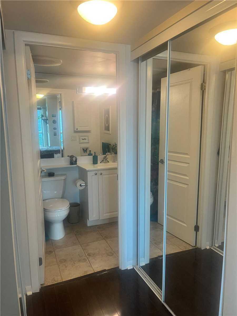 18 Yonge St, #2802