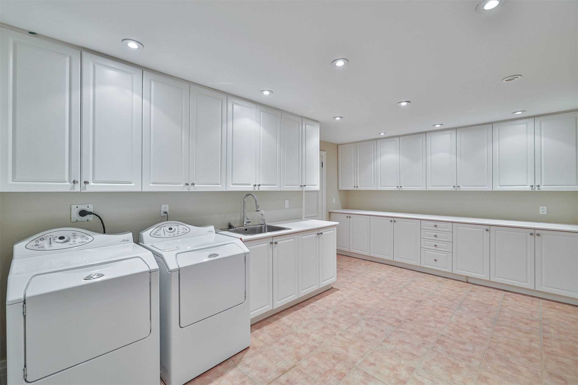 19 Forest Glen Cres