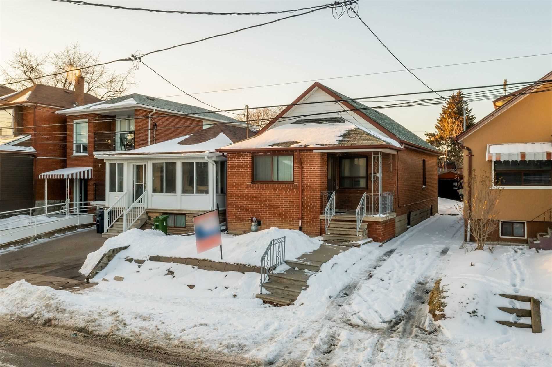 110 Clovelly Ave