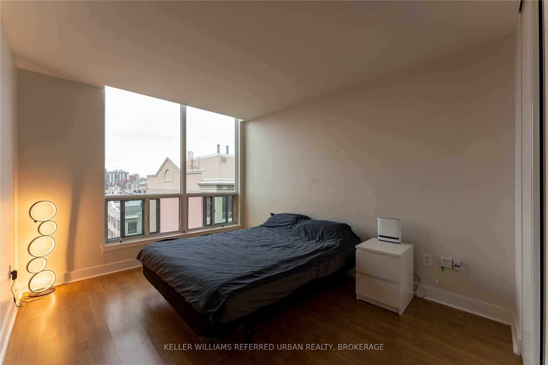 942 Yonge St, #Ph110