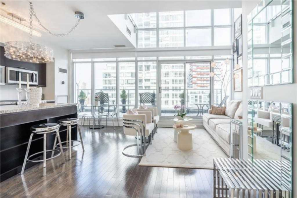 21 Nelson St, Toronto