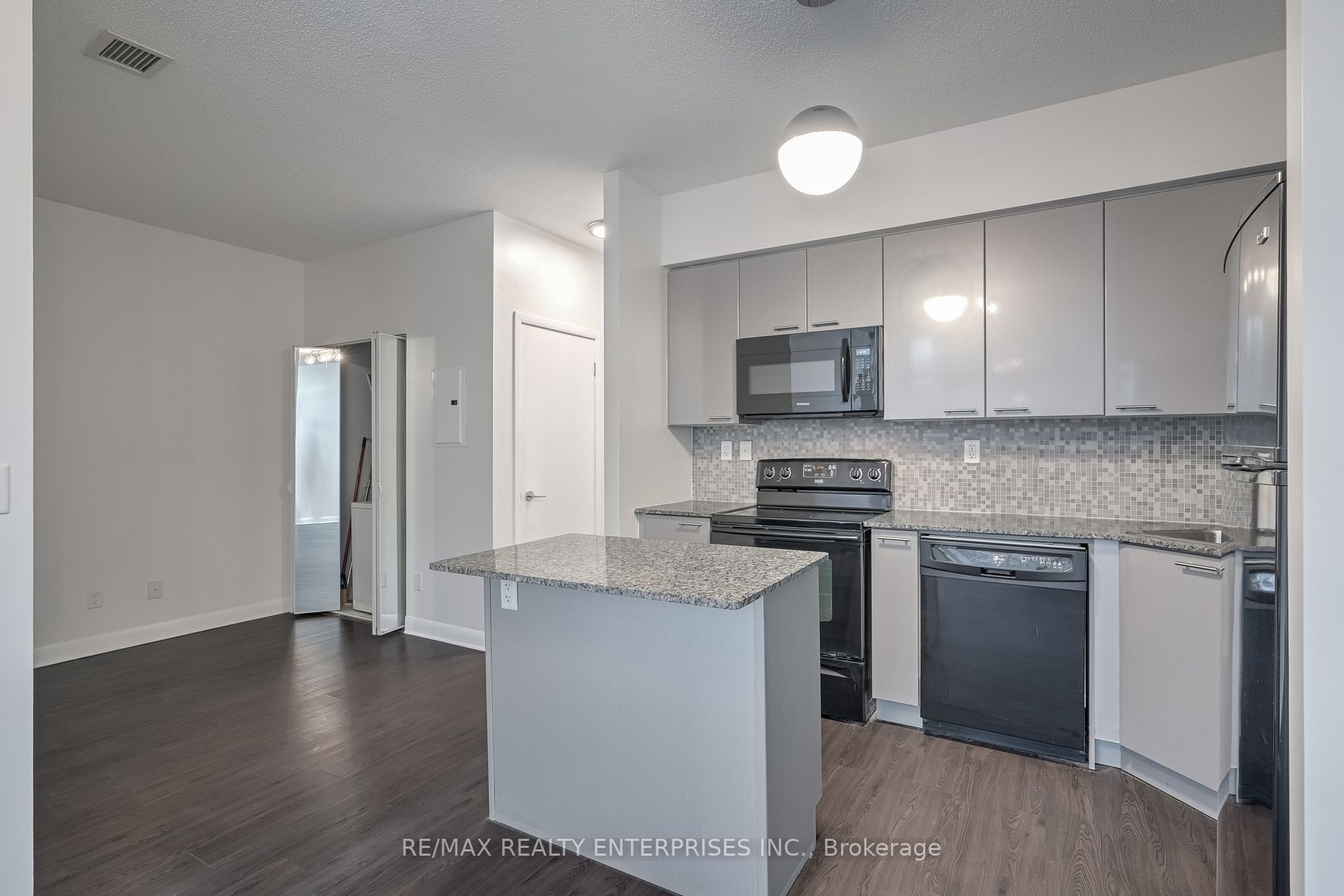15 Bruyeres Mews, #601