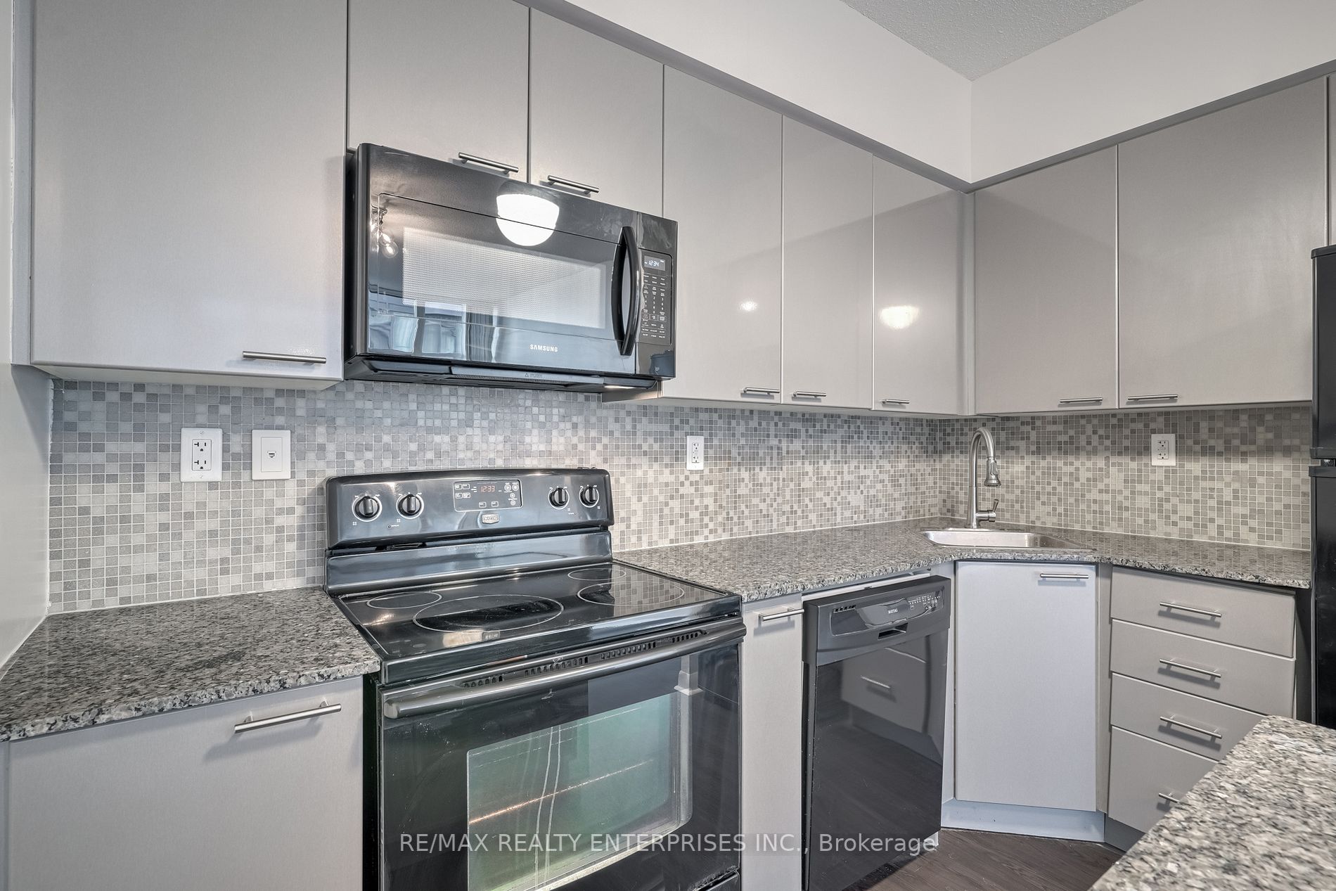 15 Bruyeres Mews, #601