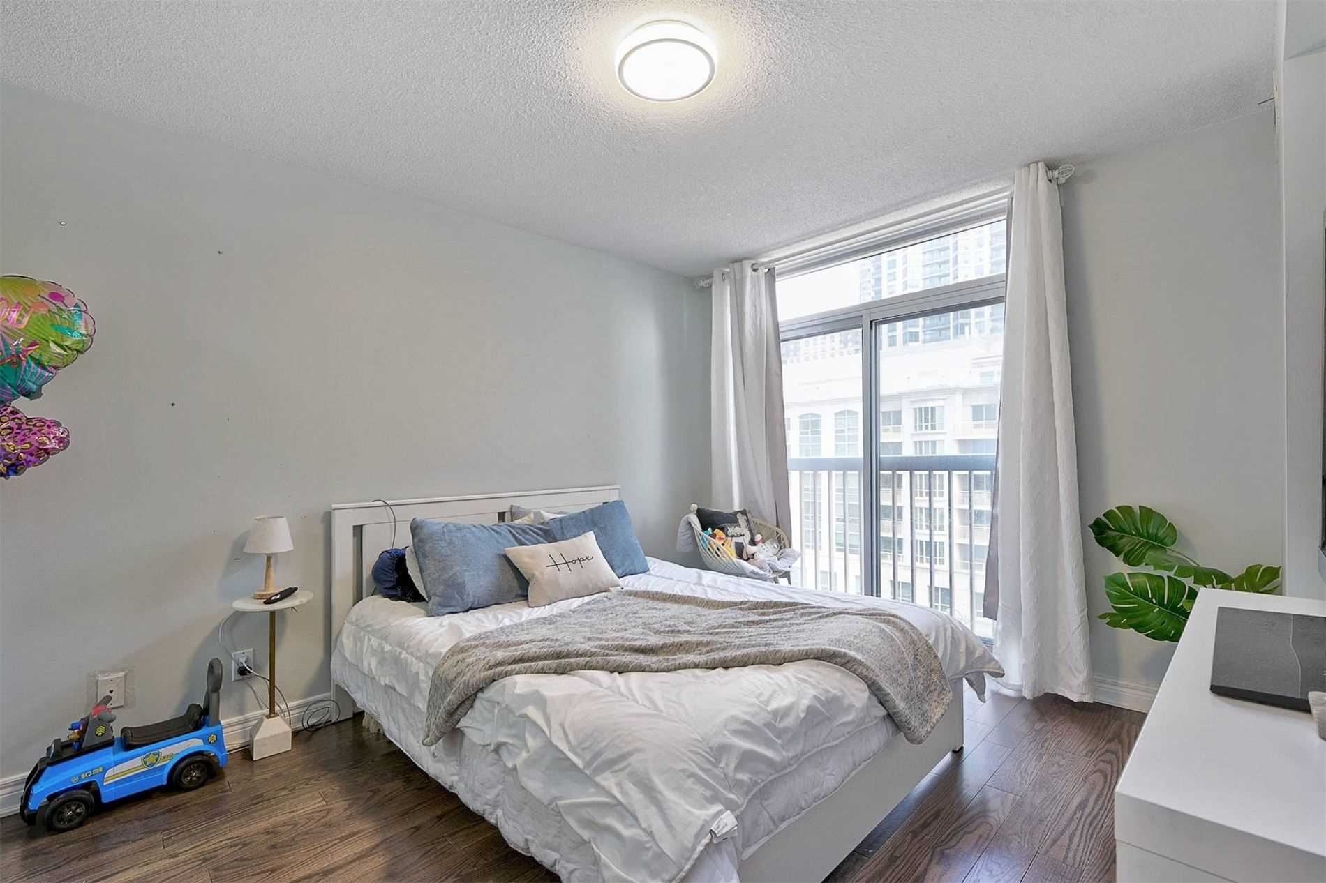 5418 Yonge Street, #901