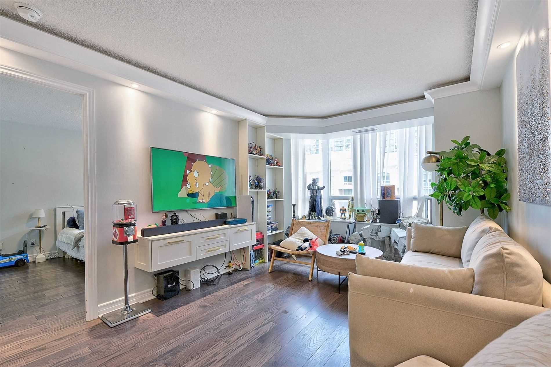 5418 Yonge Street, #901