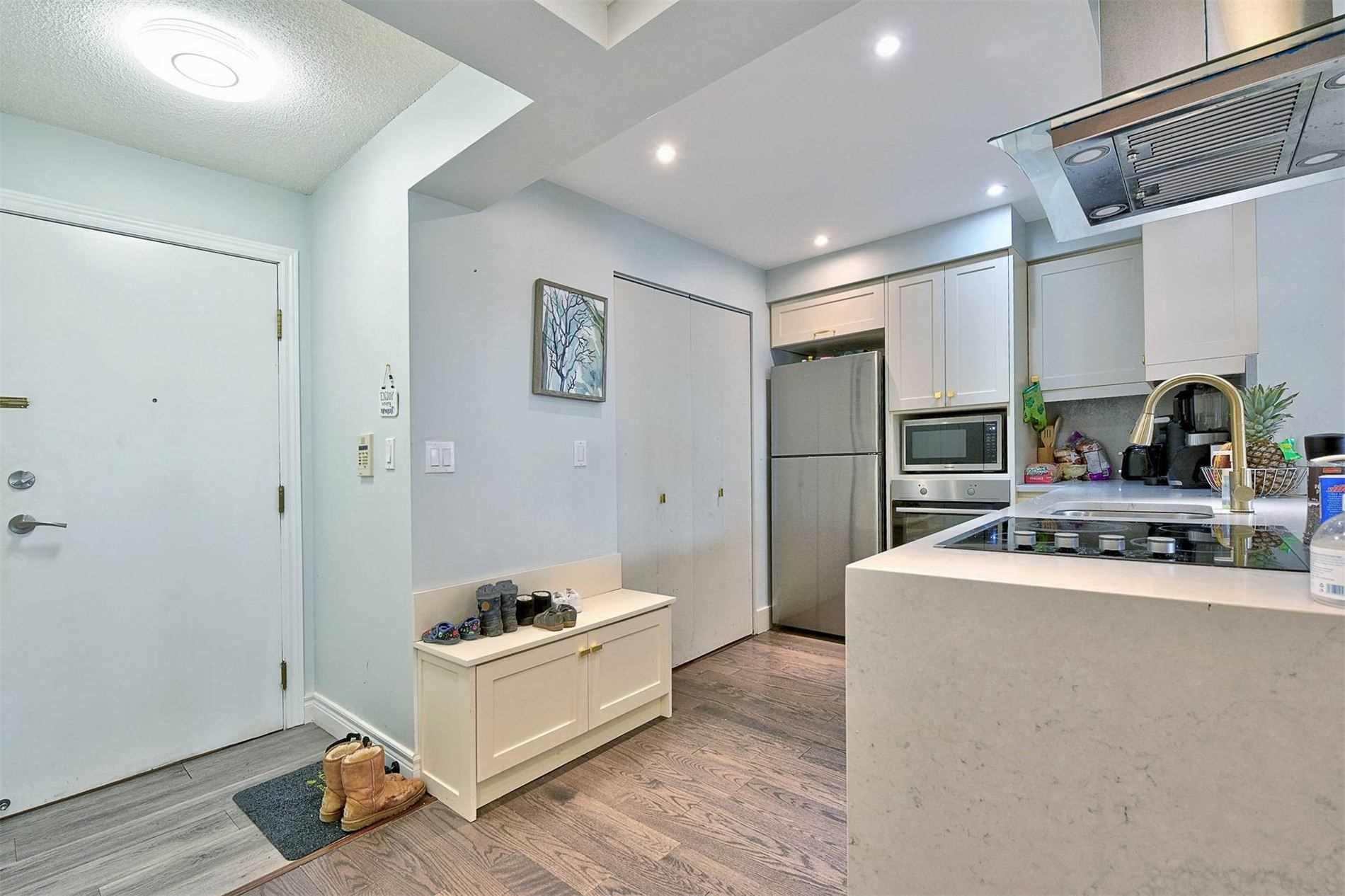 5418 Yonge Street, #901