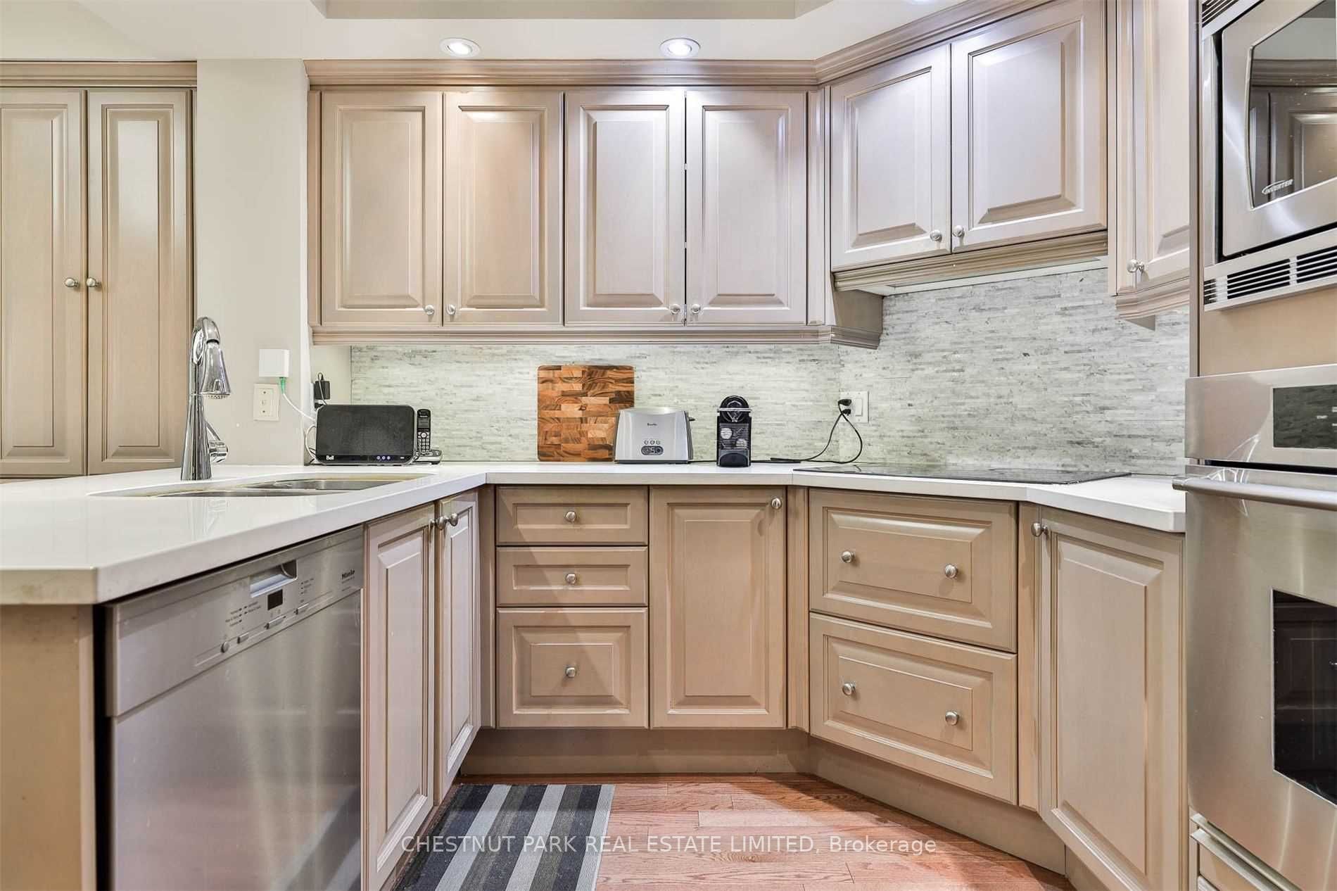 2727 Yonge St, #711