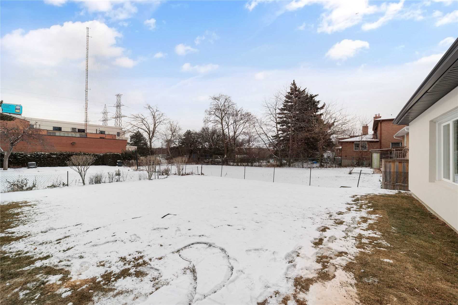 95 Risebrough Ave