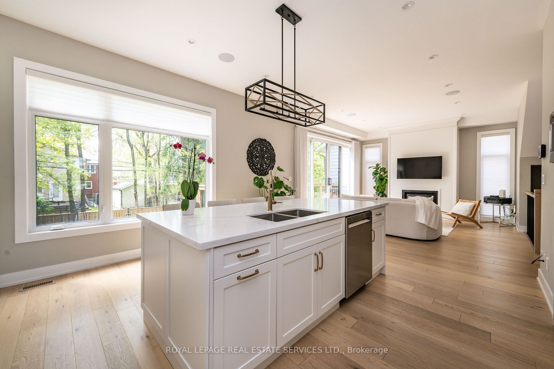 23 Anndale Dr