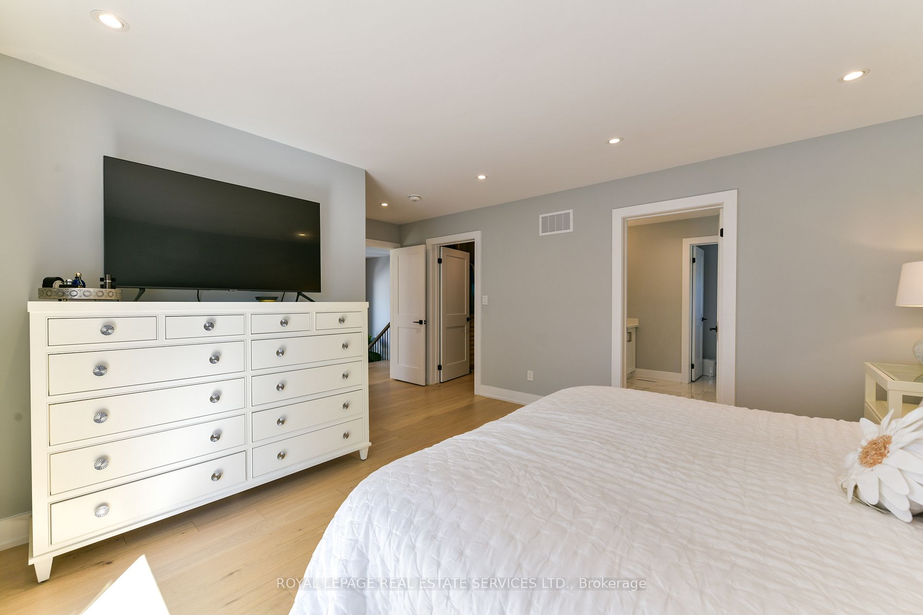23 Anndale Dr