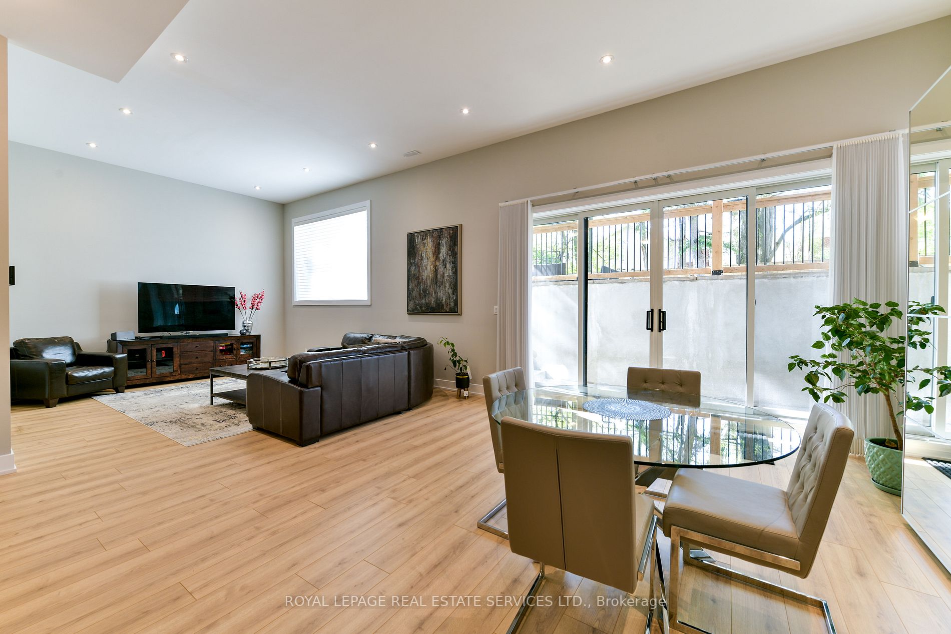 23 Anndale Dr
