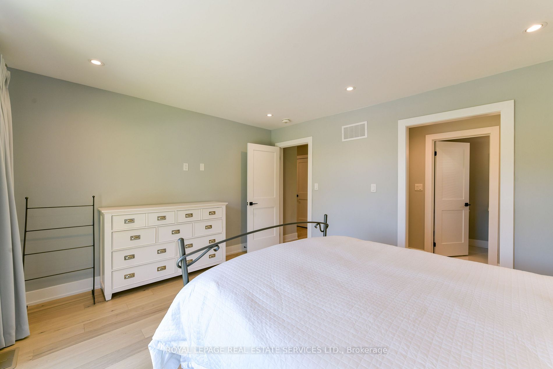 23 Anndale Dr