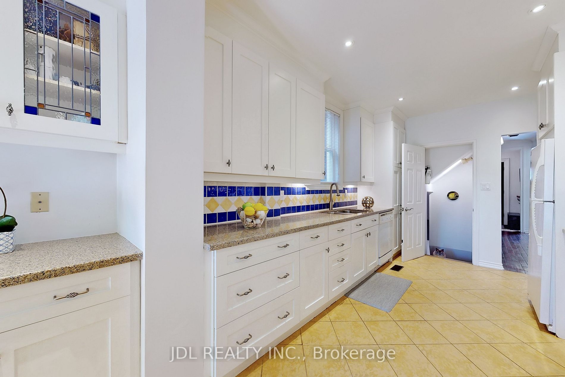 108 Hilton Ave