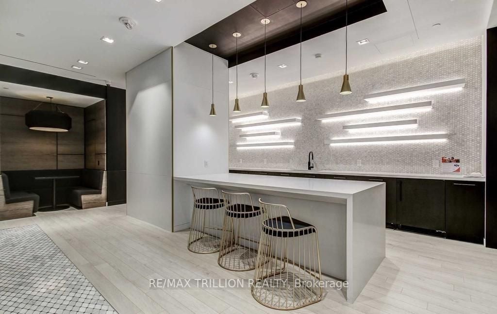 85 Wood St, #820