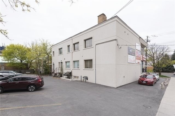 3077 Bathurst St, Toronto