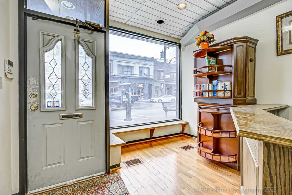 851 College St, Toronto
