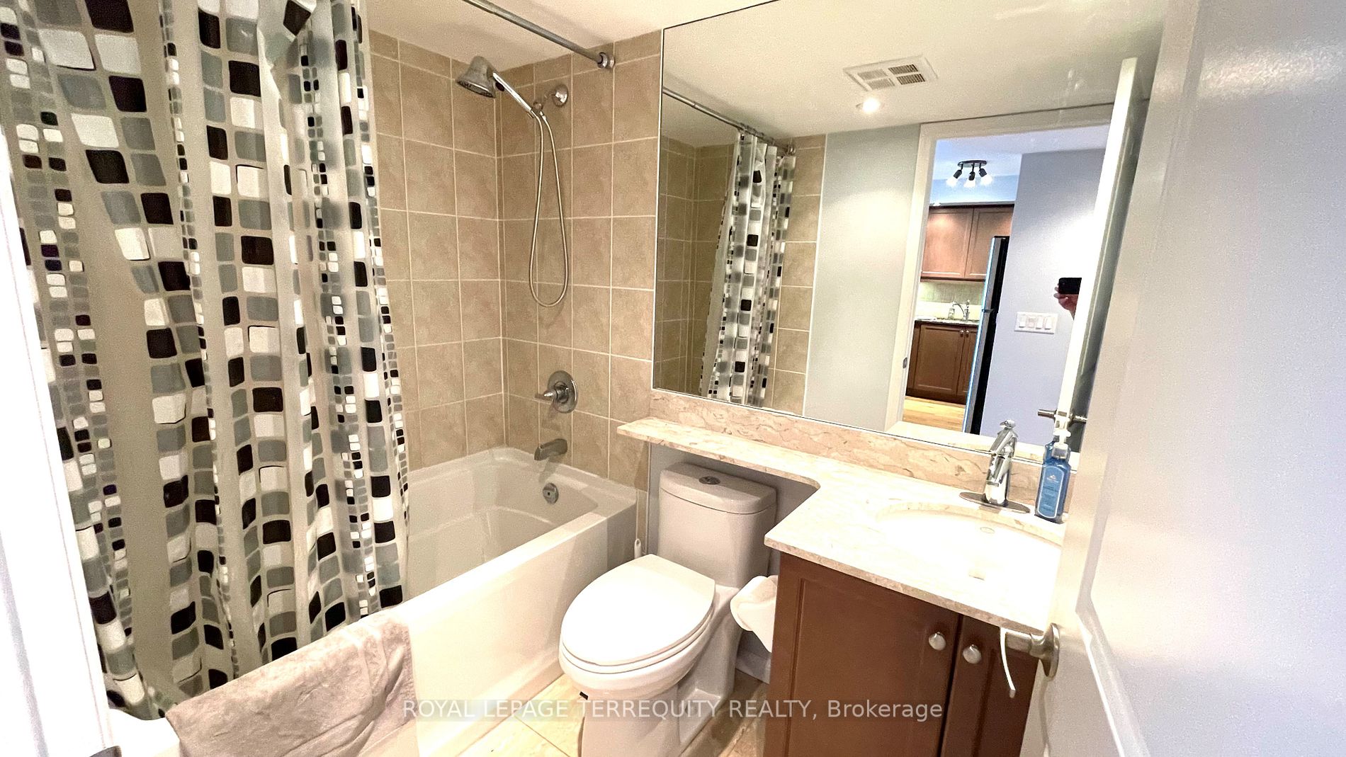 Listing C5992948 - Large Photo # 13