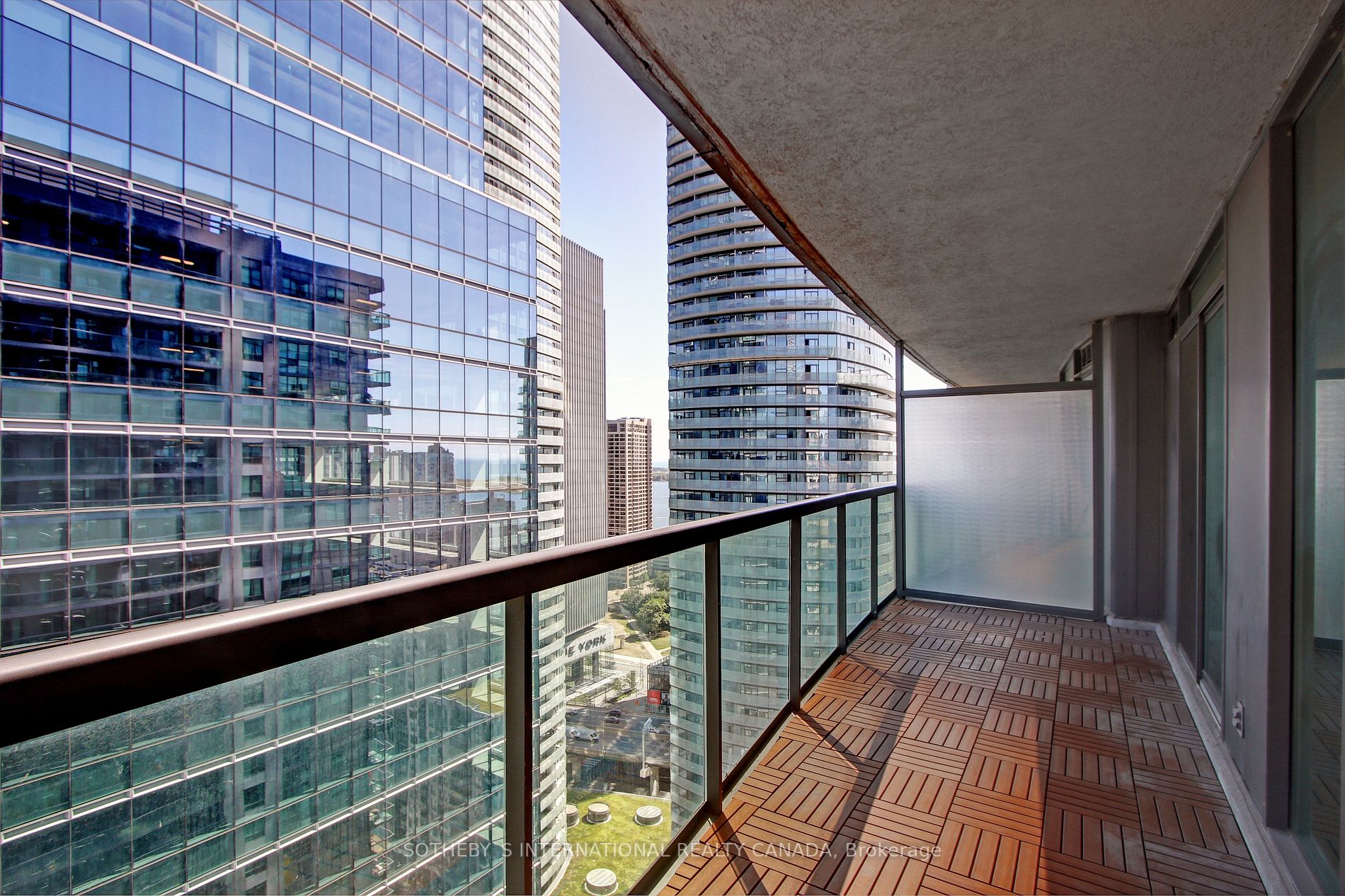30 Grand Trunk Cres, #3507