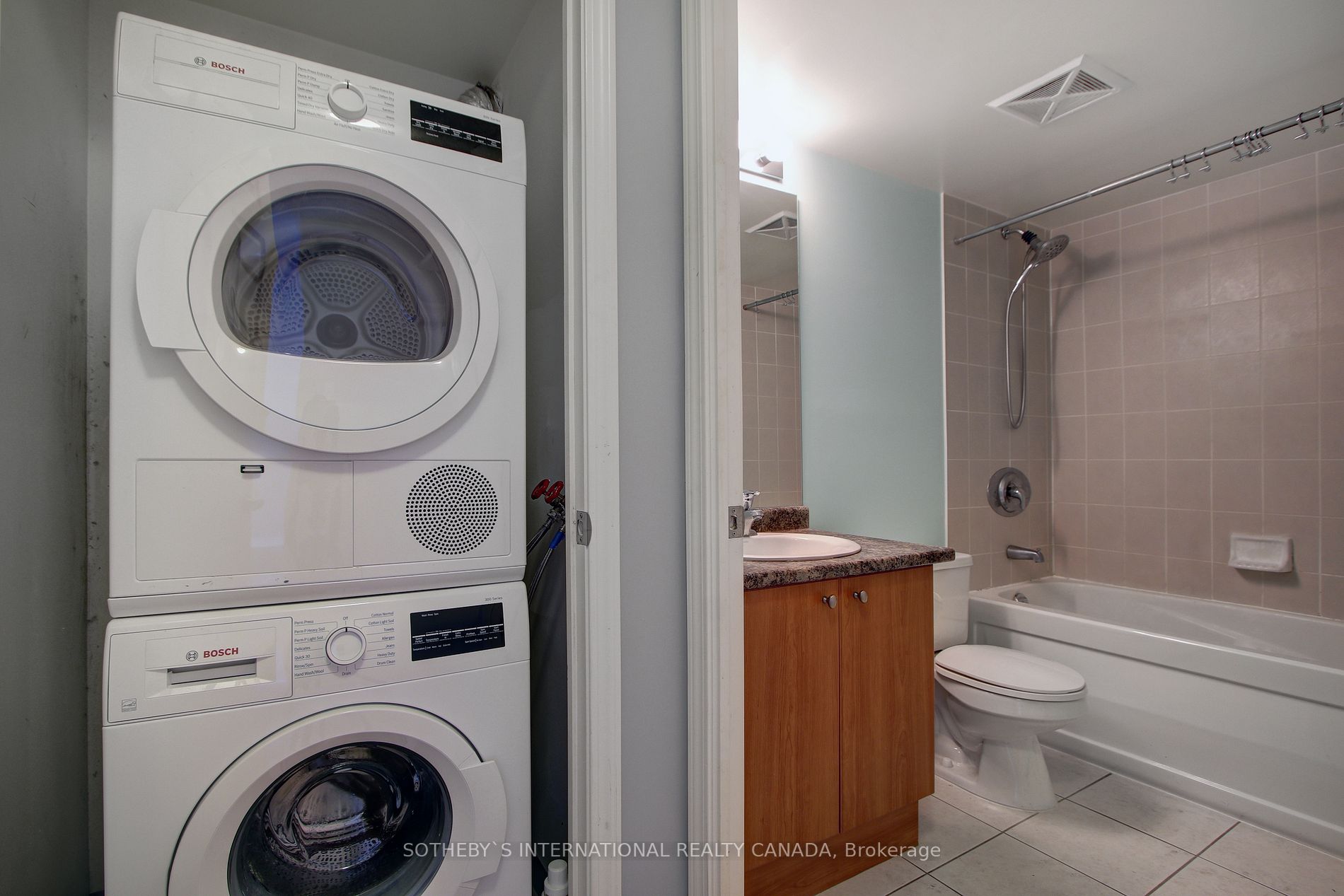 30 Grand Trunk Cres, #3507