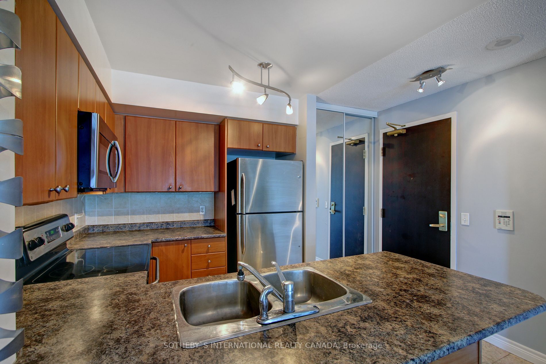 30 Grand Trunk Cres, #3507