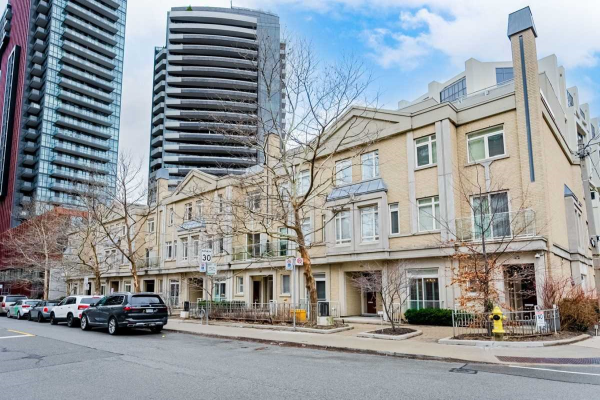38 Mcmurrich St, Toronto