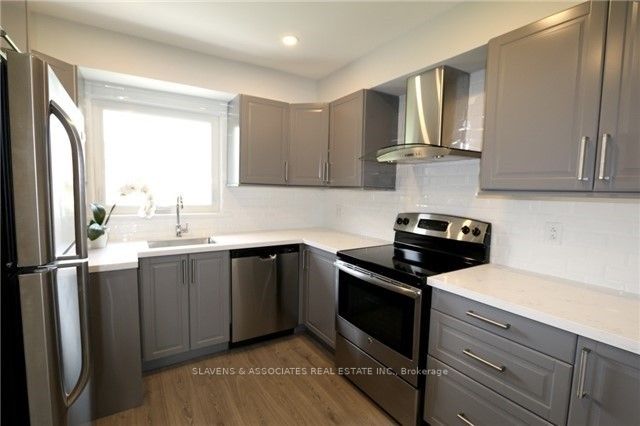 17 Robson Pl