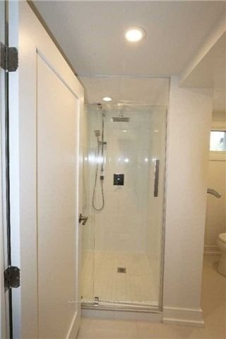 17 Robson Pl