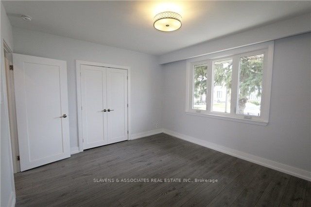 17 Robson Pl