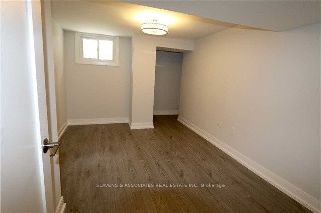 17 Robson Pl