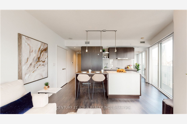 100 Harbour St W