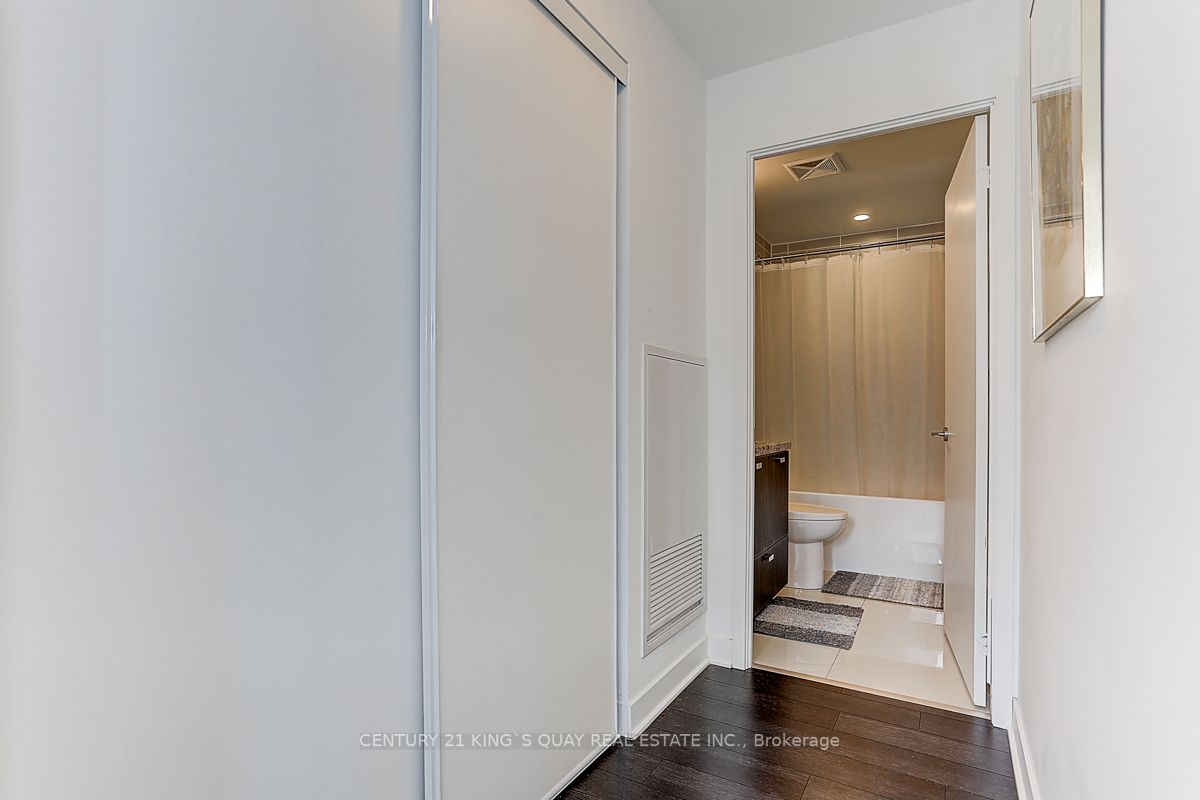290 Adelaide Street W, #1810