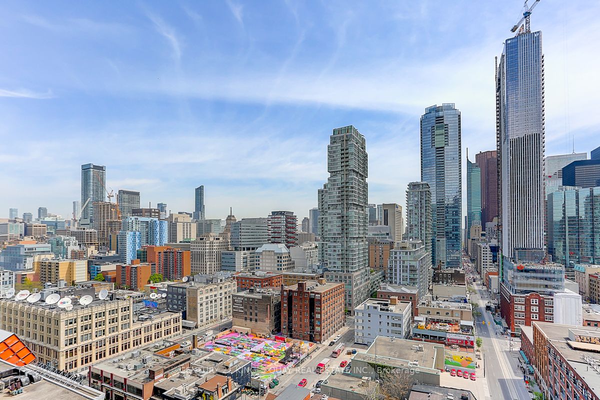 290 Adelaide Street W, #1810