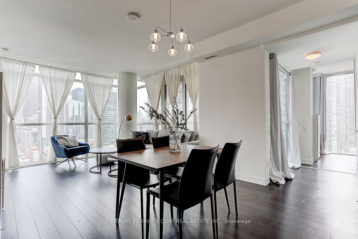 290 Adelaide Street W, #1810