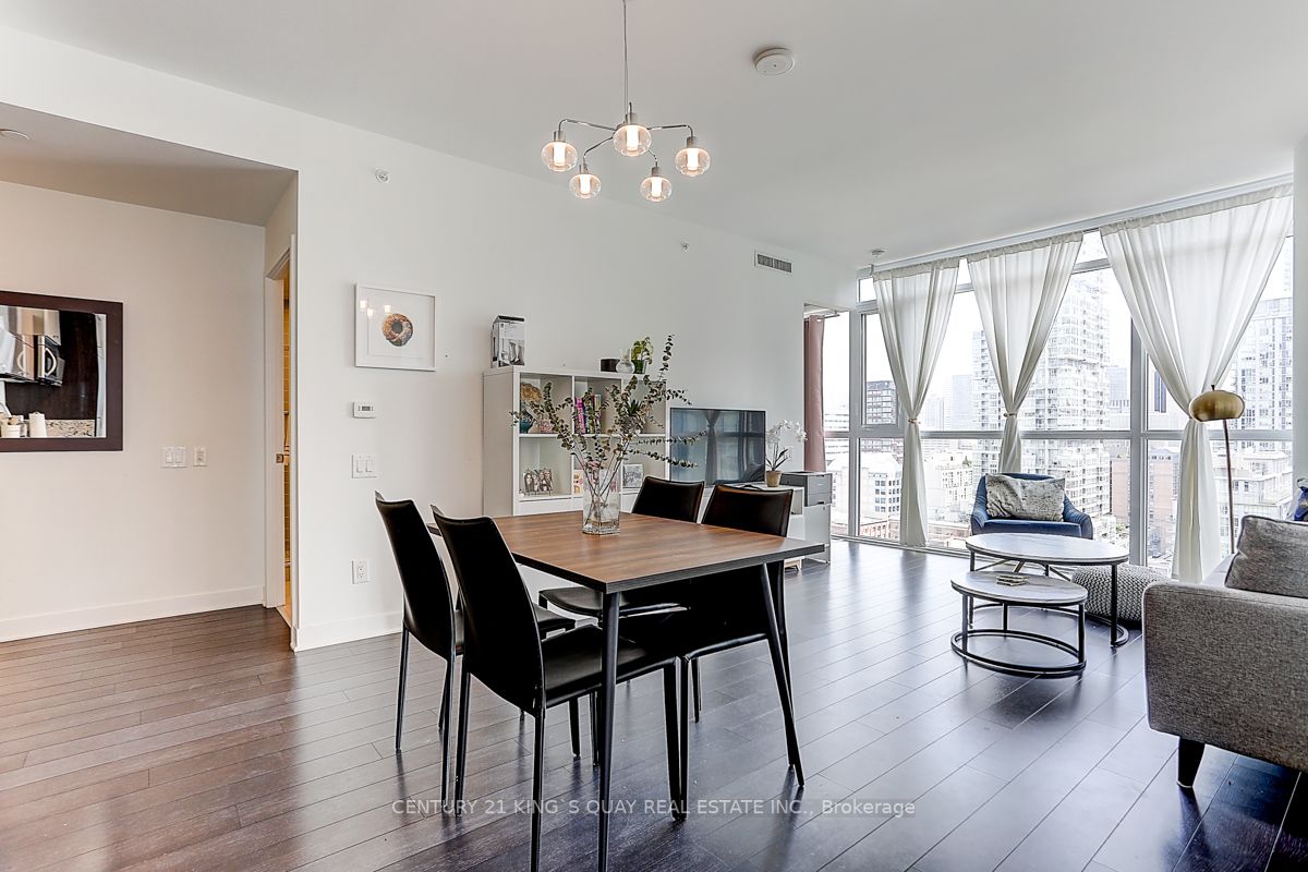 290 Adelaide Street W, #1810