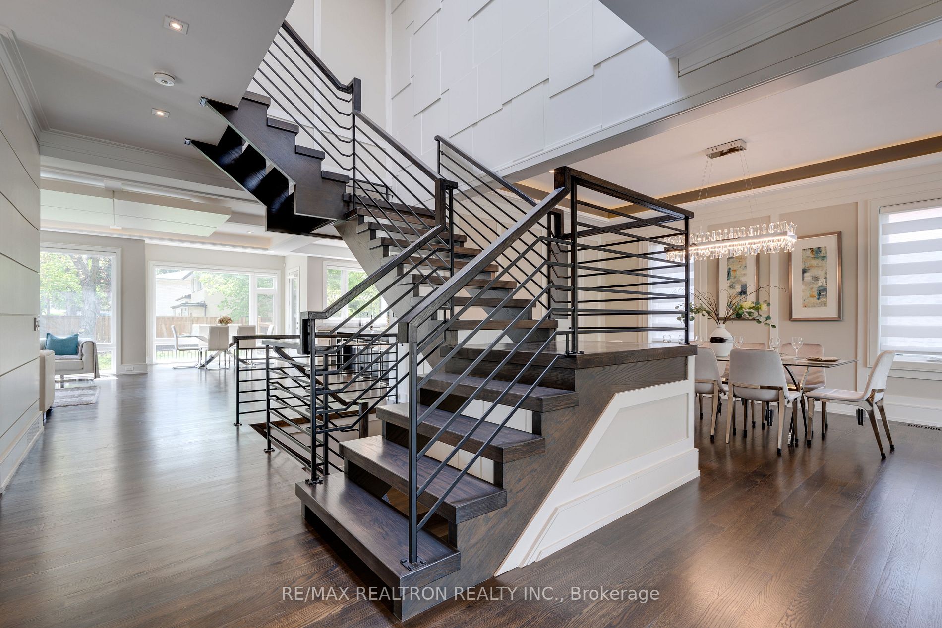 225 Northwood Dr, Toronto
