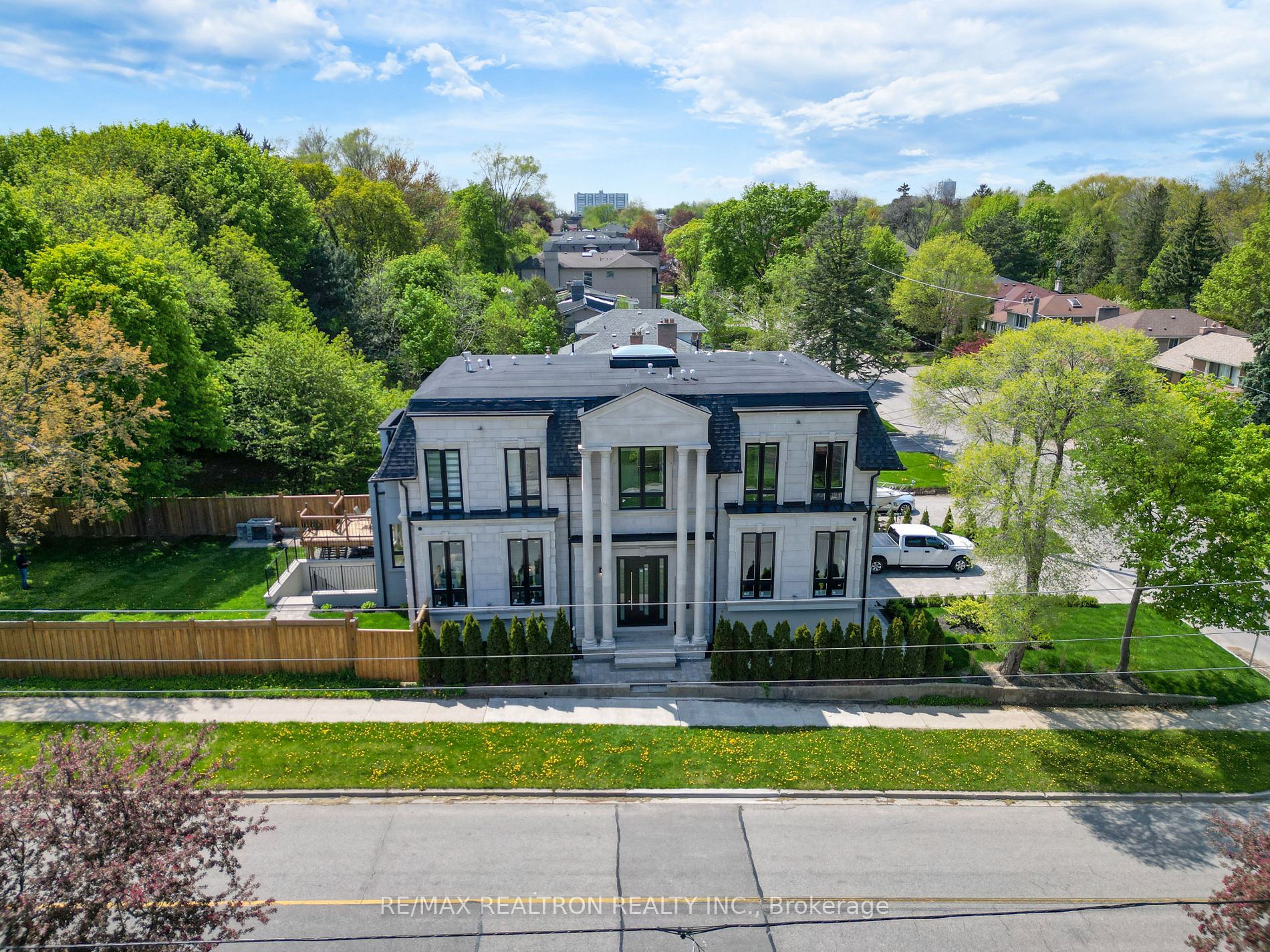 225 Northwood Dr, Toronto