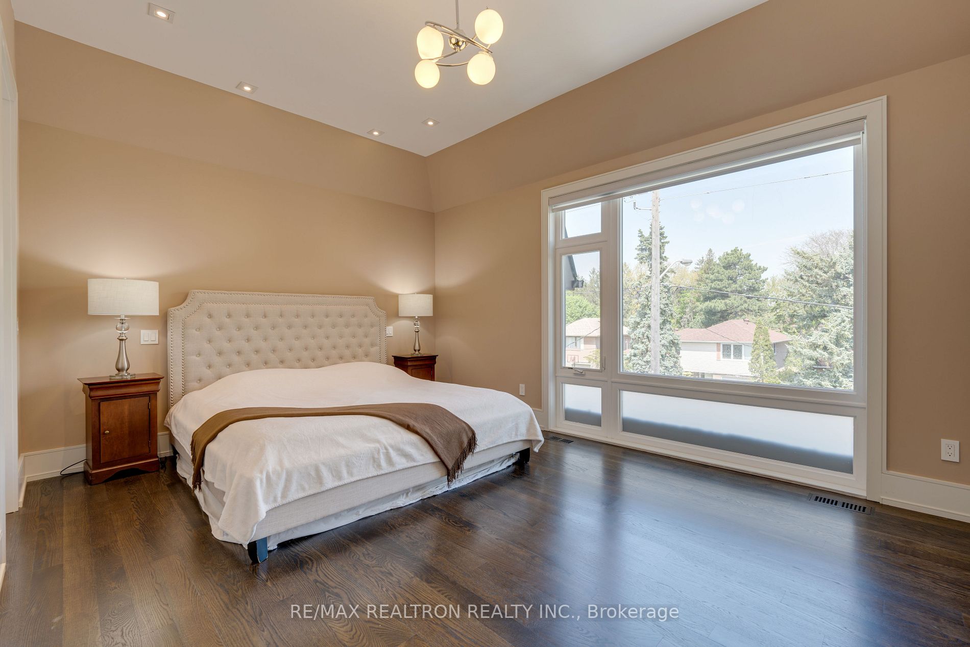 225 Northwood Dr, Toronto