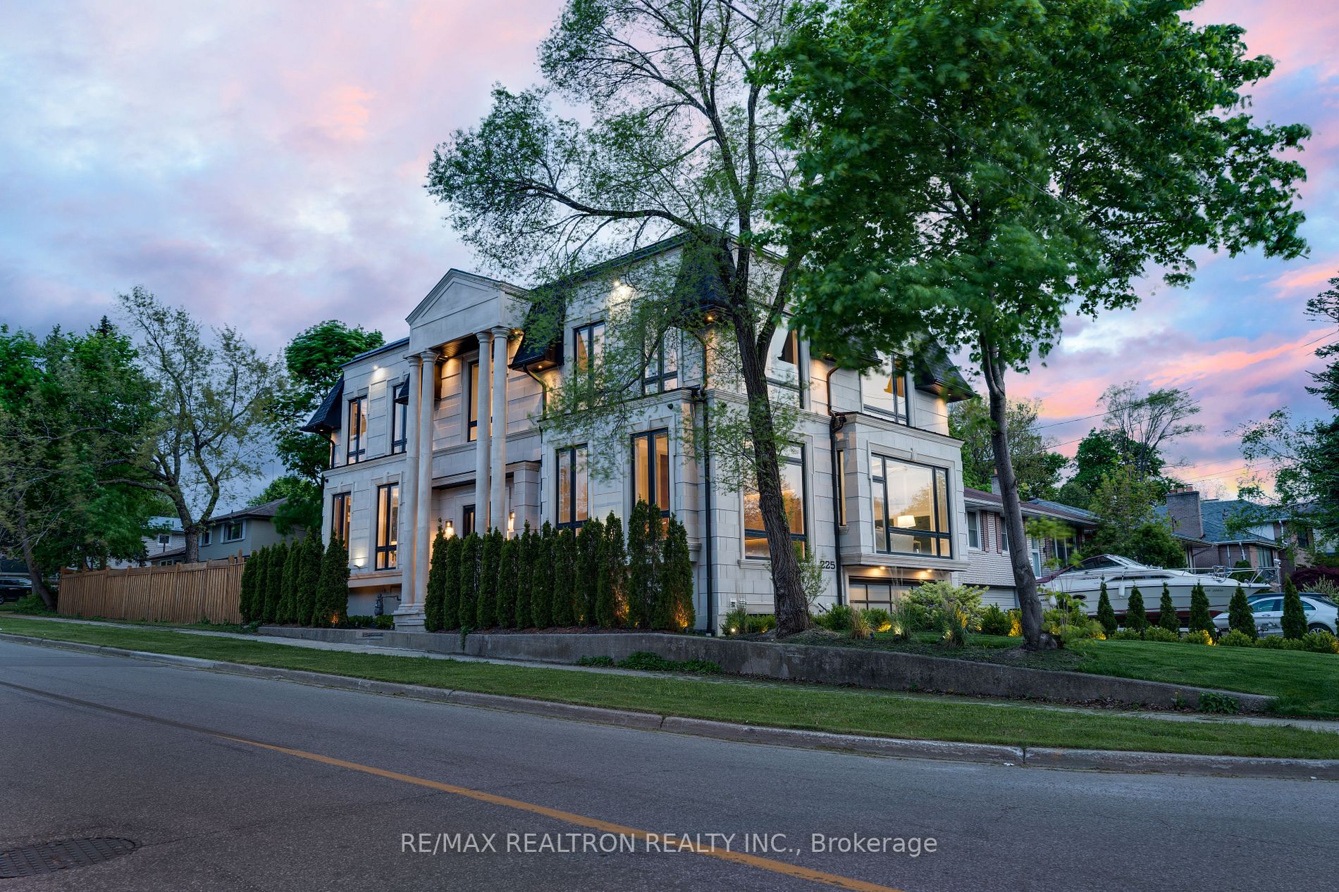 225 Northwood Dr, Toronto