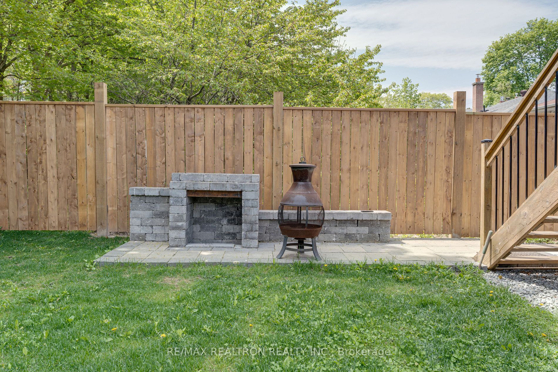 225 Northwood Dr, Toronto