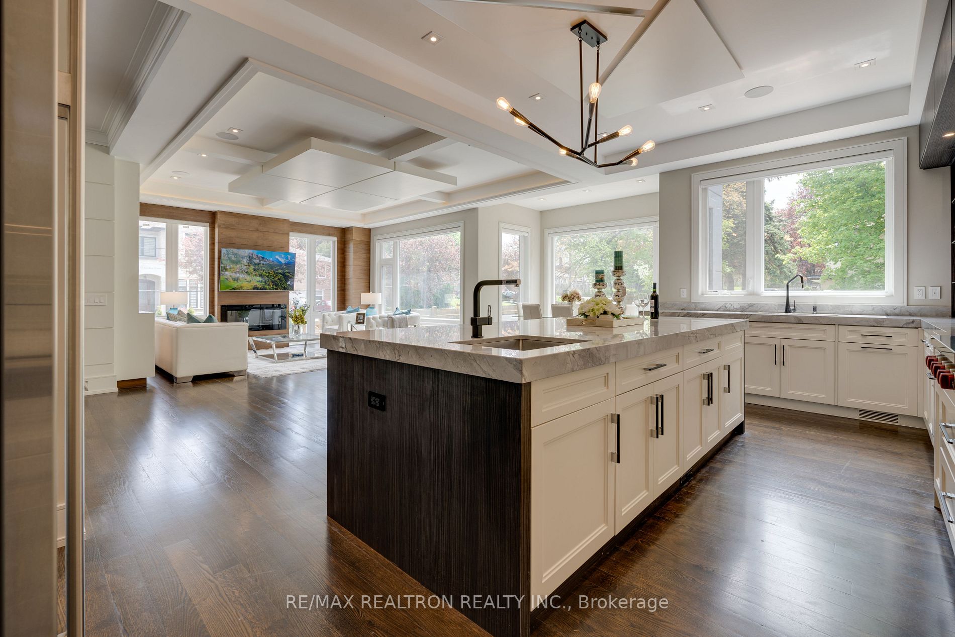 225 Northwood Dr, Toronto