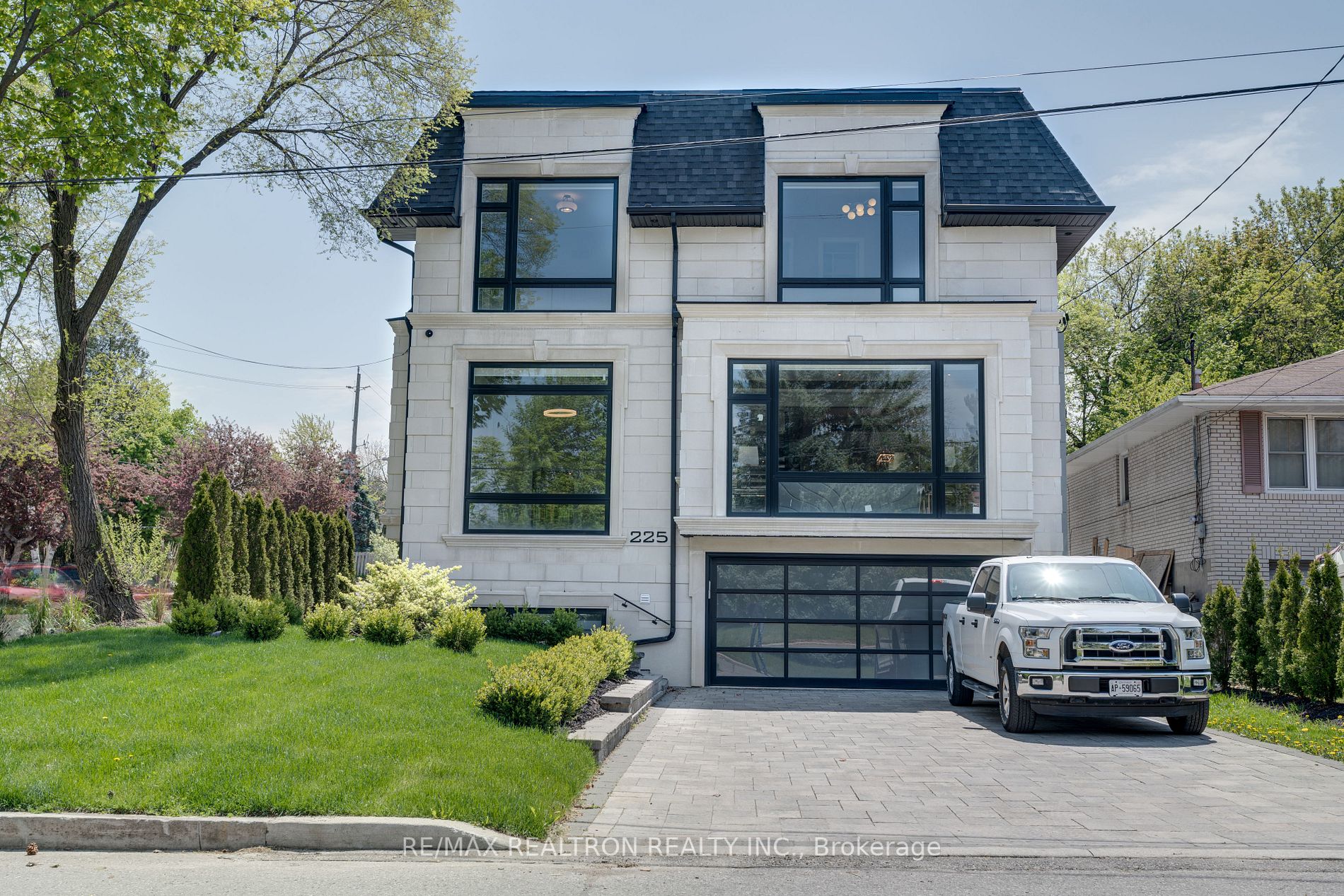 225 Northwood Dr, Toronto