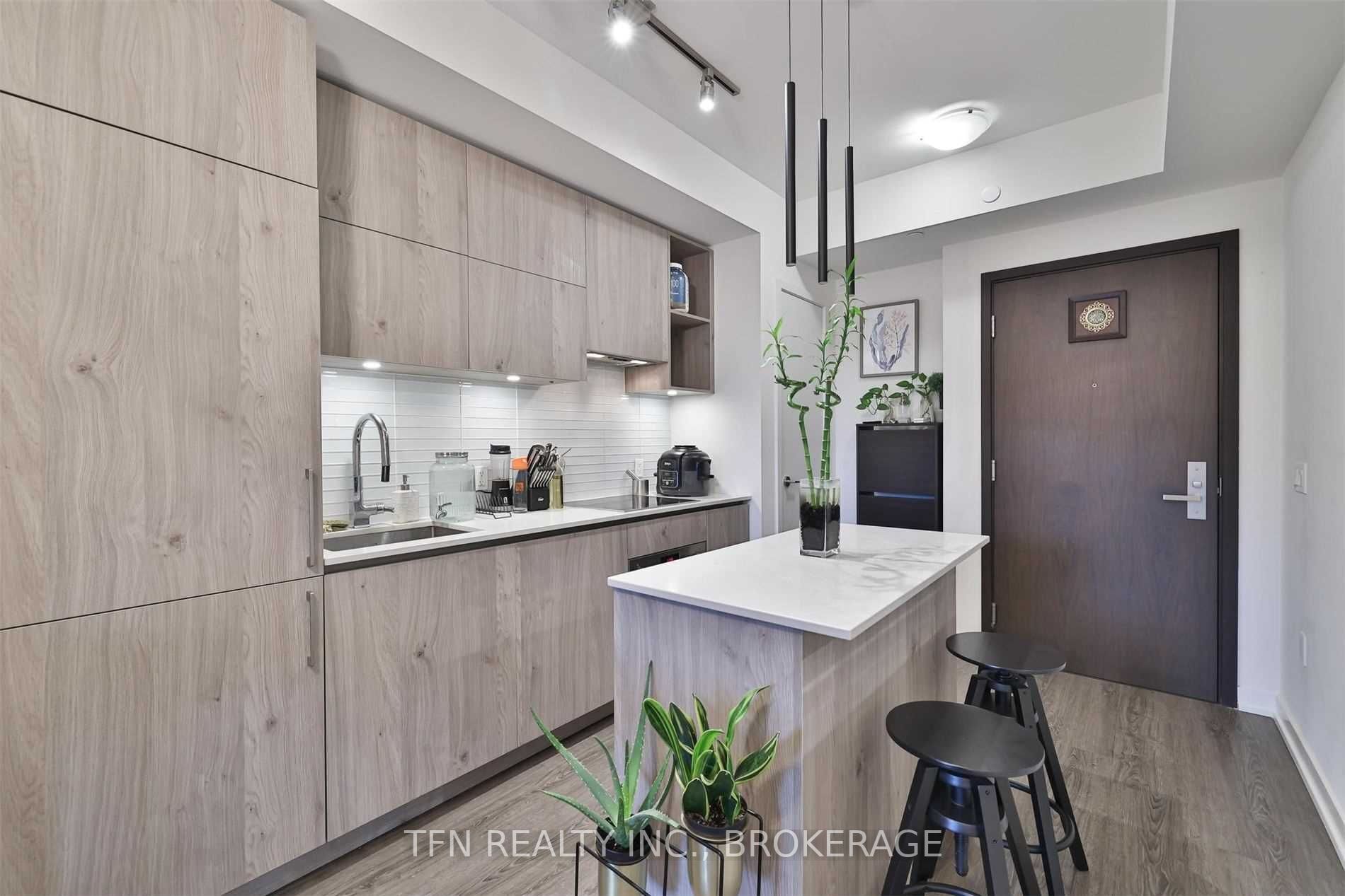 1 Yorkville Ave, #3606