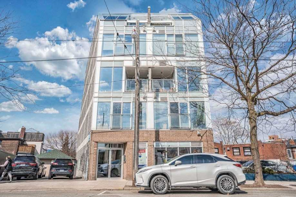 1636 Dundas St W, Toronto