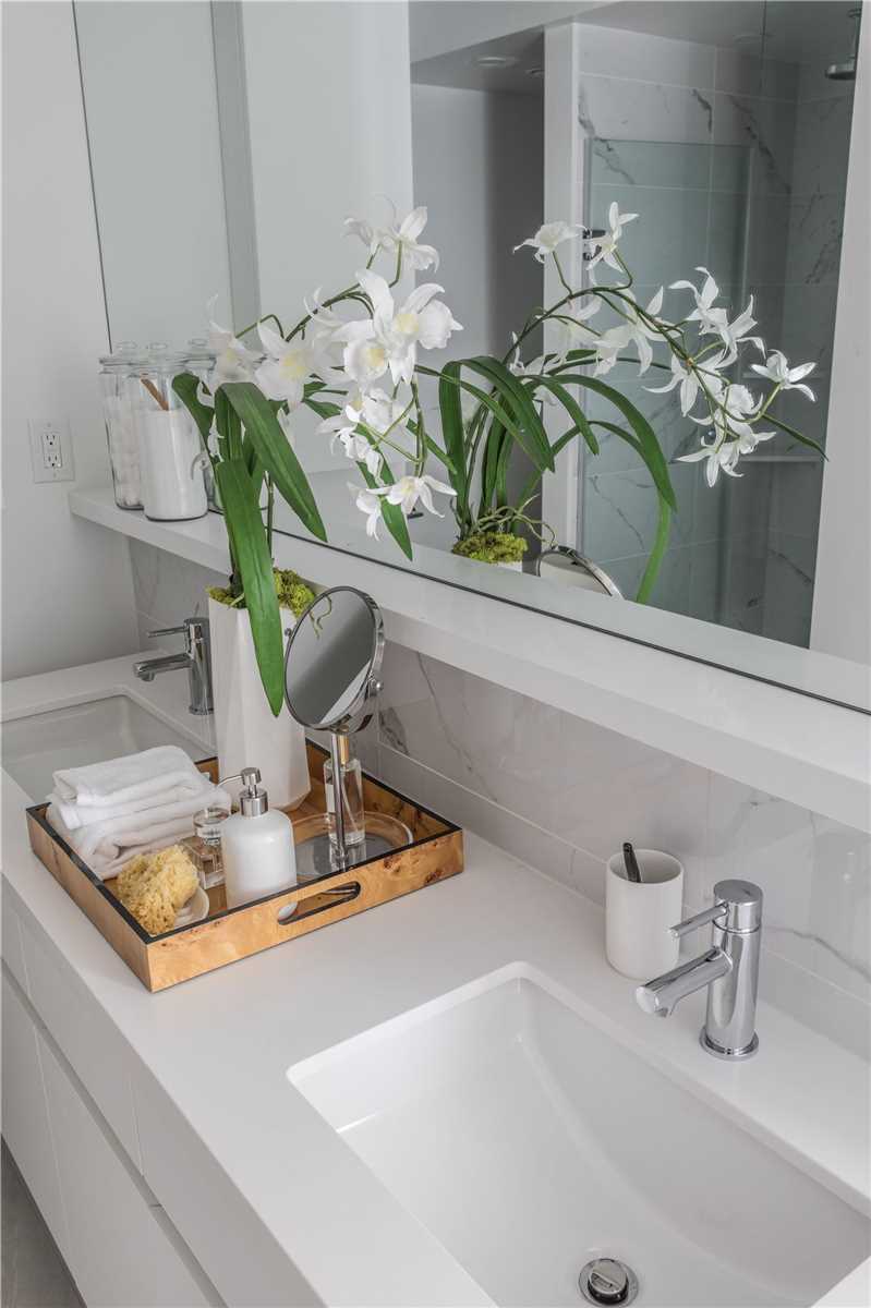 101 St Clair Avenue W, #604